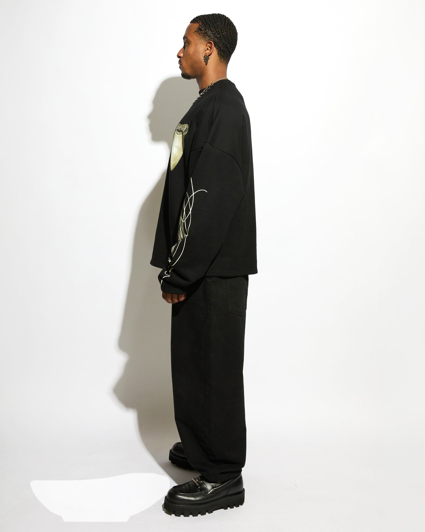 SHARK TOOTH CREWNECK
