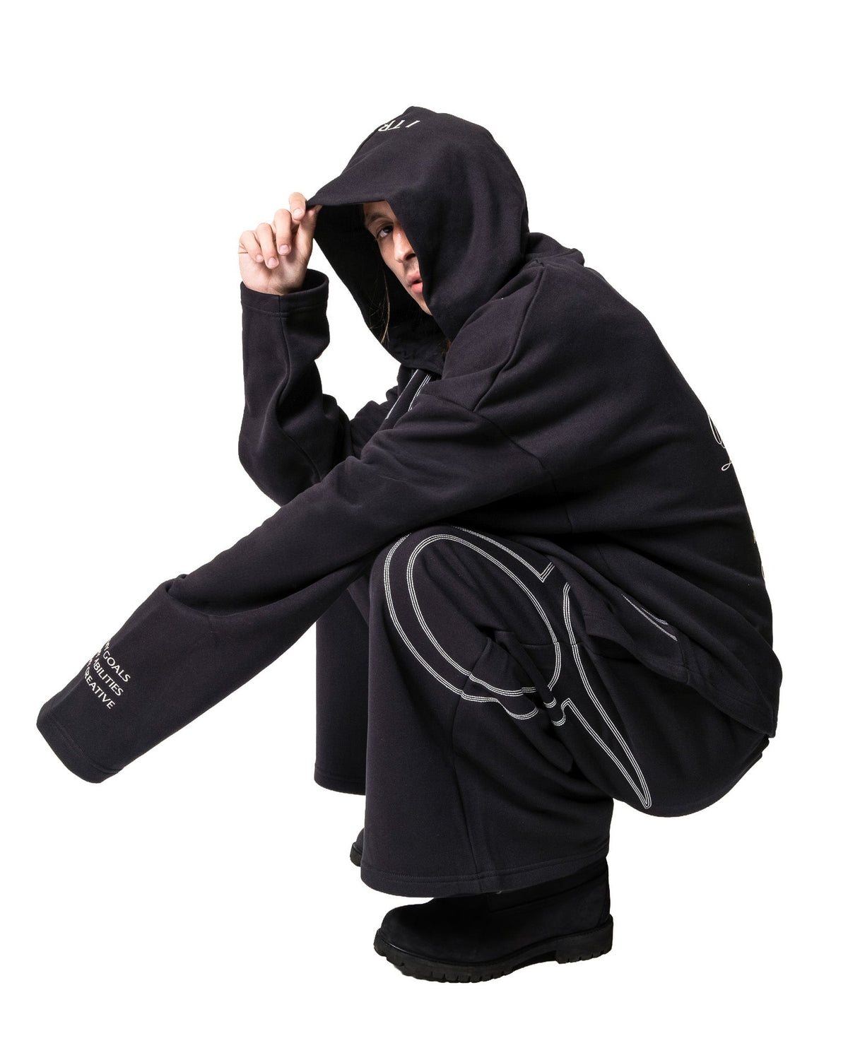 GARCIAS Dreams Jumper black – Side seated view